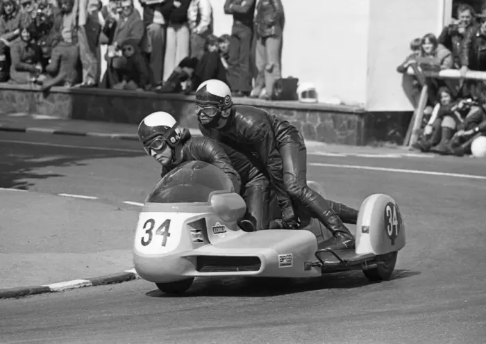 Framed Print : Rob Williamson & Jack McPherson (Magnum) 500cc Sidecar TT Framed Print : Rob Williamson & Jack McPherson (Magnum) 500cc Sidecar TT