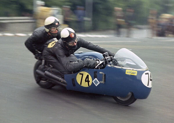 Rob Williamson & Jack McPherson (Weslake Triumph) 1971 750 Sidecar TT