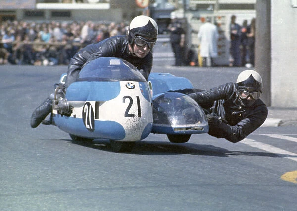 Rob Williamson & John McPherson (BMW) 1973 500 Sidecar TT