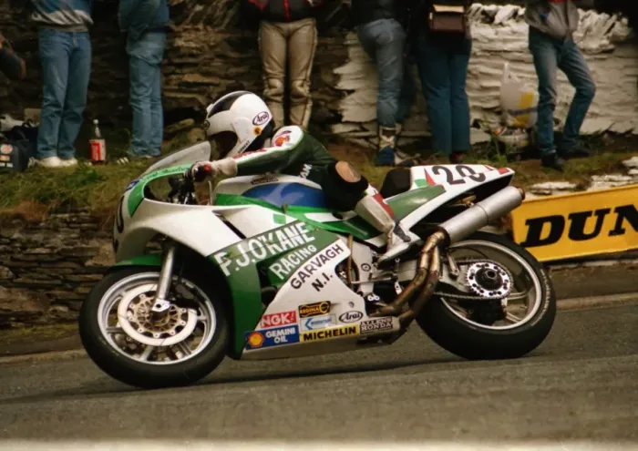 Framed Print : Robert Dunlop (Honda) 1988 Formula One TT Framed Print : Robert Dunlop (Honda) 1988 Formula One TT