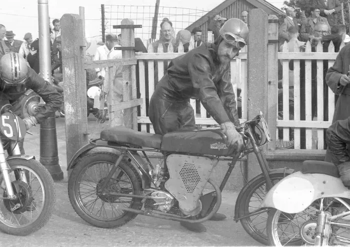 Framed Print : Robert Holton (Pankhurst special) 1951 Ultra Lightweight TT Framed Print : Robert Holton (Pankhurst special) 1951 Ultra Lightweight TT