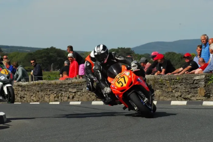 Framed Print : Robert Mitchel-Hill (Suzuki) 2015 Southern 100 Framed Print : Robert Mitchel-Hill (Suzuki) 2015 Southern 100