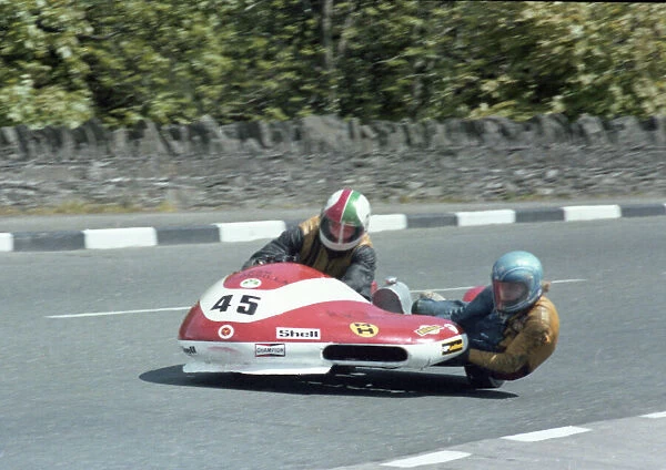 Robert Mullen & Dave Skelly (Yamaha) 1979 Sidecar TT