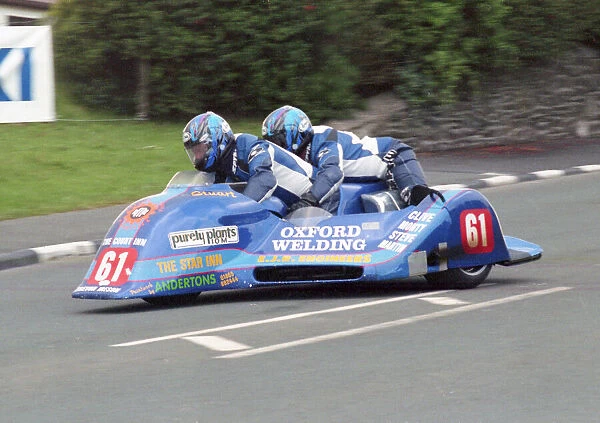 Robert Parker & Stuart Castles (Ireson Mistral) 2000 Sidecar TT