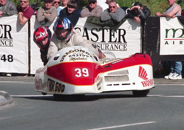 Robert Thompson & Steve Hedison (Honda) 1999 Sidecar TT