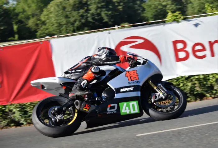 Framed Print : Robert Whittall (Suzuki) 2019 Lightweight TT Framed Print : Robert Whittall (Suzuki) 2019 Lightweight TT