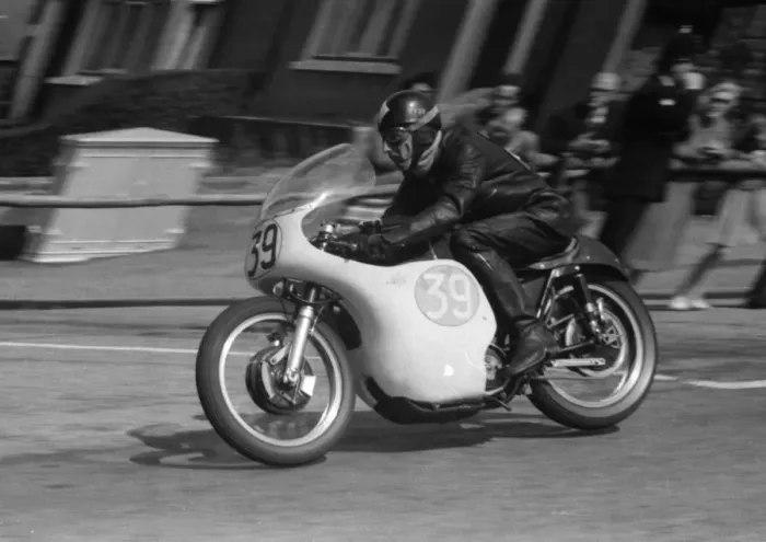 Framed Print : Bill Roberton (AJS) 1959 Junior TT Framed Print : Bill Roberton (AJS) 1959 Junior TT