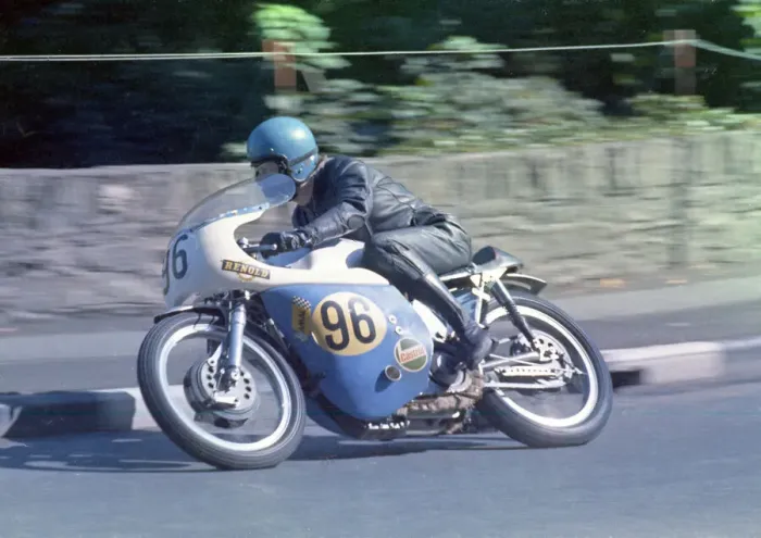Framed Print : Robin Buxton (Norton) 1972 Senior Manx Grand Prix Framed Print : Robin Buxton (Norton) 1972 Senior Manx Grand Prix