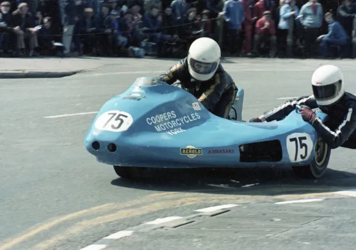 Framed Print : Rod Bellas & Alan Fisher (Cooper Kawasaki) 1981 Sidecar TT Framed Print : Rod Bellas & Alan Fisher (Cooper Kawasaki) 1981 Sidecar TT