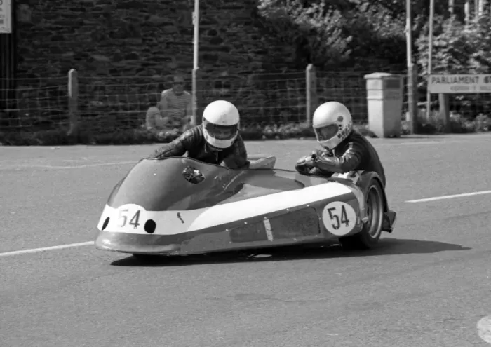 Framed Print : Rod Bellas & Geoff Knight (Suzuki) 1985 Sidecar TT