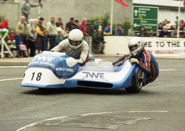 Rod Bellas & Geoff Knight (Yamaha) 1989 Sidecar TT