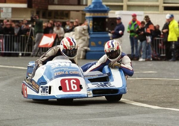 Rod Bellas & Geoff Knight (Yamaha) 1996 Sidecar TT