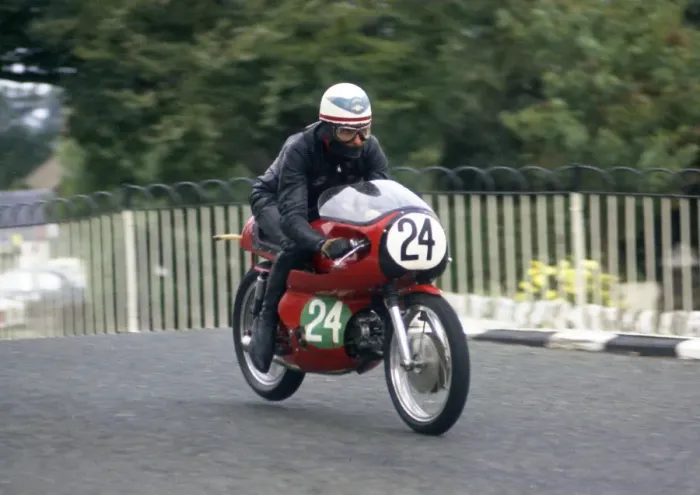 Framed Print : Rod Cull (Aermacchi) 1968 Lightweight Manx Grand Prix Framed Print : Rod Cull (Aermacchi) 1968 Lightweight Manx Grand Prix