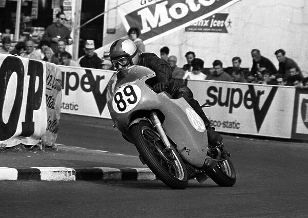 Roger Beaumont (Norton) 1966 Junior TT