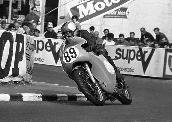 Roger Beaumont (Norton) 1966 Junior TT