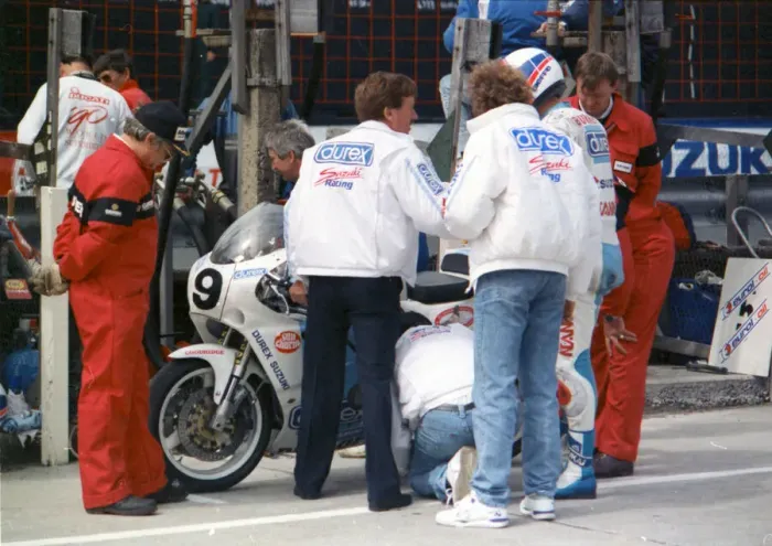 Framed Print : Roger Burnett (Durex Suzuki) 1990 Formula One TT Framed Print : Roger Burnett (Durex Suzuki) 1990 Formula One TT