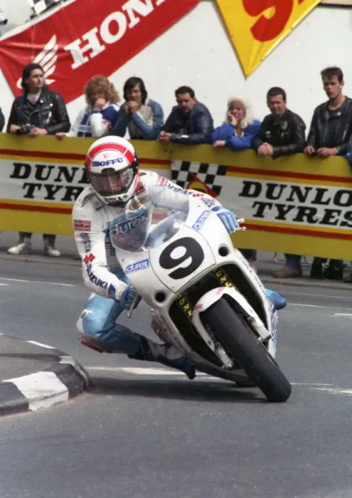 Framed Print : Roger Burnett (Durex Suzuki) 1990 Formula One TT Framed Print : Roger Burnett (Durex Suzuki) 1990 Formula One TT