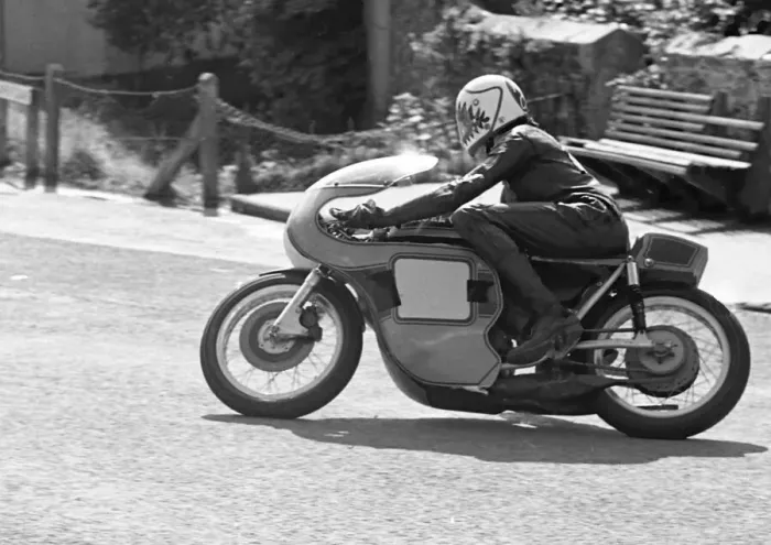 Framed Print : Roger Cope (Yamsel) 1973 Senior Manx Grand Prix practice Framed Print : Roger Cope (Yamsel) 1973 Senior Manx Grand Prix practice