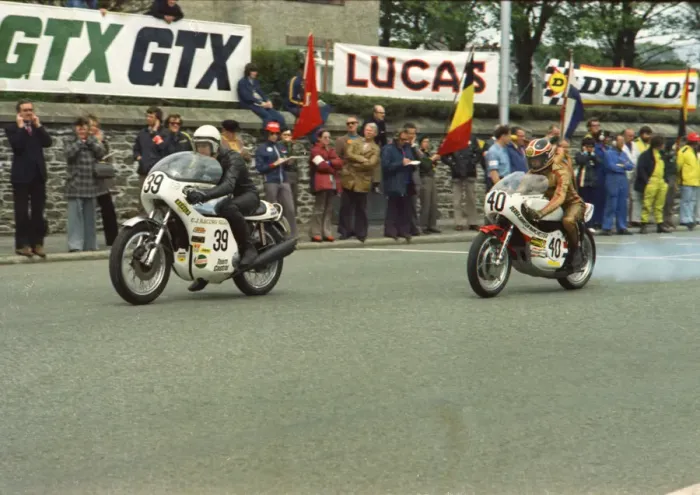 Framed Print : Roger Corbett (C J Trident) & Tom Robinson (Johnson Yamaha) 1974 Formula 750 TT