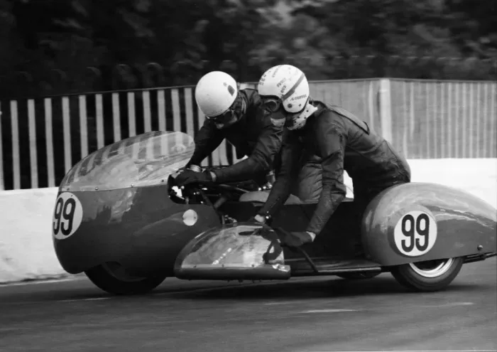 Framed Print : Roger Dutton & Tony Hickford (BSA) 1968 750 Sidecar TT Framed Print : Roger Dutton & Tony Hickford (BSA) 1968 750 Sidecar TT