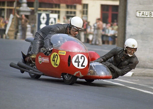 Roger Dutton & Tony Hickford (BSA) 1970 750 Sidecar TT