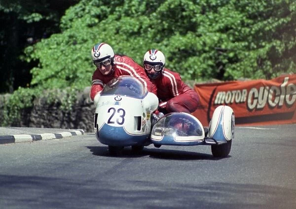 Roger Dutton & Tony Wright (BMW) 1974 500 Sidecar TT