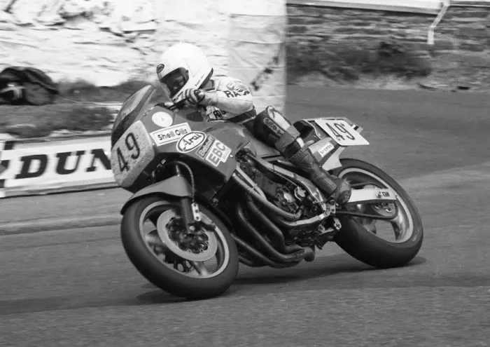 Framed Print : Roger Hurst (Yamaha) 1986 Senior TT Framed Print : Roger Hurst (Yamaha) 1986 Senior TT