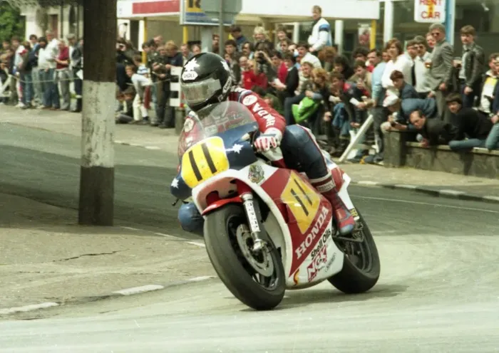 Framed Print : Roger Marshall (Honda) 1984 Senior TT Framed Print : Roger Marshall (Honda) 1984 Senior TT