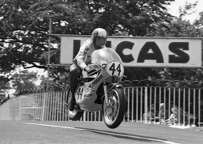 Framed Print : Roger Nicholls (Beale Yamaha) 1975 Classic TT Framed Print : Roger Nicholls (Beale Yamaha) 1975 Classic TT