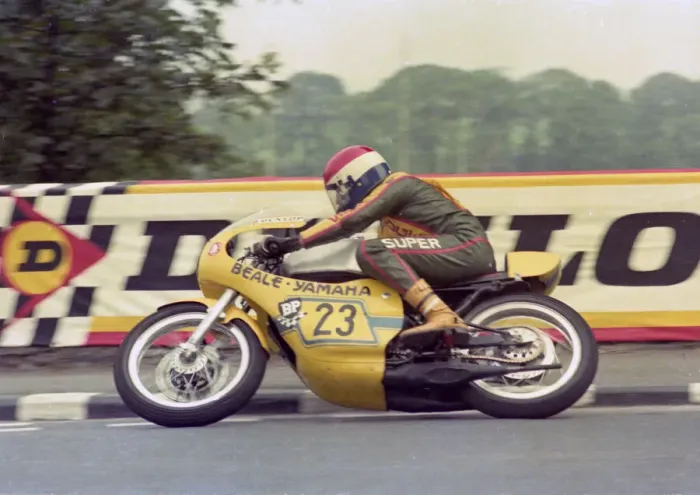 Framed Print : Roger Nicholls (Beale Yamaha) 1976 Senior TT Framed Print : Roger Nicholls (Beale Yamaha) 1976 Senior TT