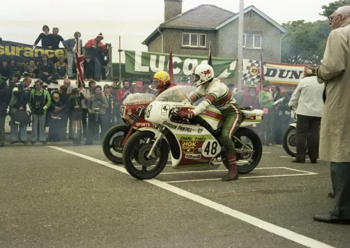 Framed Print : Roger Nicholls (Kawasaki) and Eddie Roberts (Ducati) 1979 Formula One TT Framed Print : Roger Nicholls (Kawasaki) and Eddie Roberts (Ducati) 1979 Formula One TT