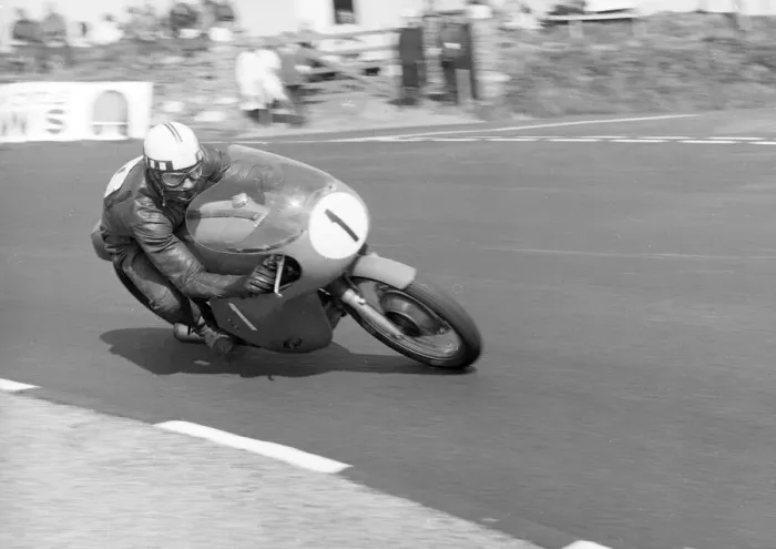 Framed Print : Roger Nicholls (Norton) 1970 Junior Manx Grand Prix Framed Print : Roger Nicholls (Norton) 1970 Junior Manx Grand Prix