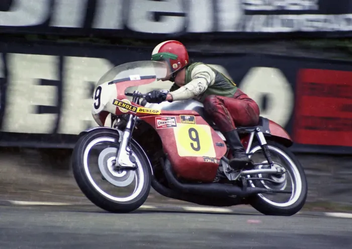 Framed Print : Roger Nicholls (Shepherd Suzuki) 1974 Senior TT Framed Print : Roger Nicholls (Shepherd Suzuki) 1974 Senior TT