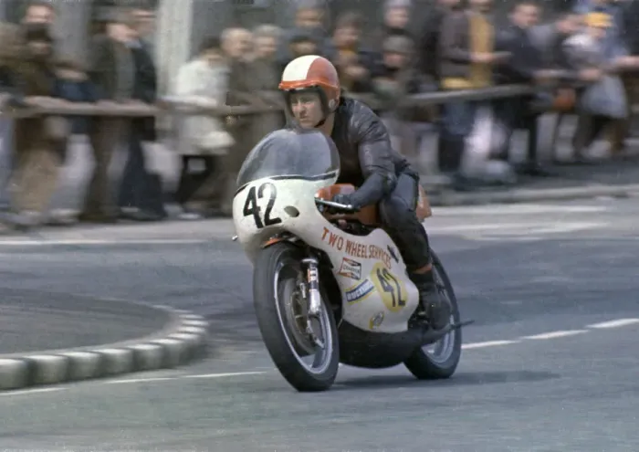 Framed Print : Roger Nicholls (TWS Suzuki) 1972 Senior TT Framed Print : Roger Nicholls (TWS Suzuki) 1972 Senior TT