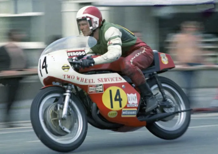 Framed Print : Roger Nicholls (TWS Suzuki) 1973 Senior TT Framed Print : Roger Nicholls (TWS Suzuki) 1973 Senior TT