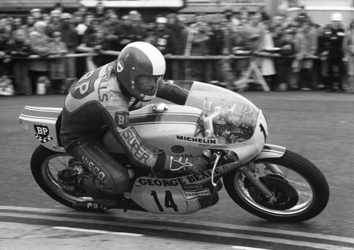 Framed Print : Roger Nicholls (Yamaha) 1977 Senior TT Framed Print : Roger Nicholls (Yamaha) 1977 Senior TT