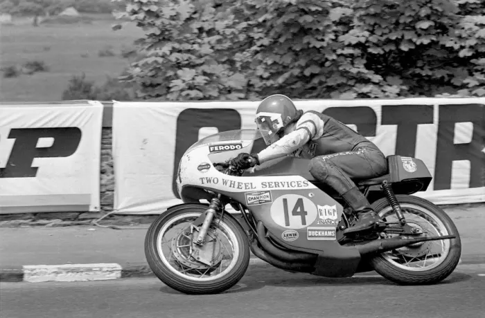 Framed Print : Roger Nichols (Suzuki) 1973 Senior TT Framed Print : Roger Nichols (Suzuki) 1973 Senior TT