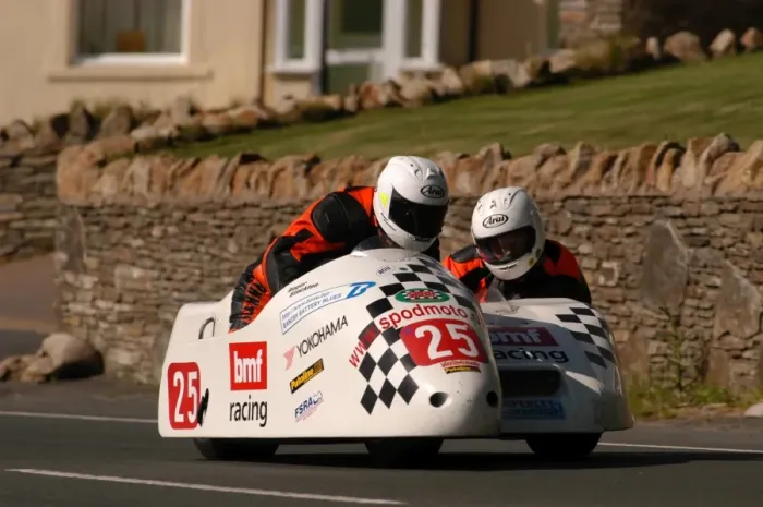 Framed Print : Roger Stockton & Pete Alton (Shelbourne Yamaha) 2004 Sidecar TT Framed Print : Roger Stockton & Pete Alton (Shelbourne Yamaha) 2004 Sidecar TT