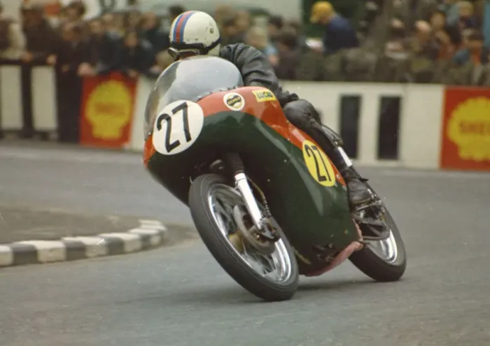 Framed Print : Roger Sutcliffe (Cowles Matchless) 1971 Senior TT Framed Print : Roger Sutcliffe (Cowles Matchless) 1971 Senior TT