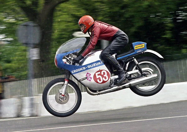 Roger Sutcliffe (Crooks Suzuki) 1974 Production TT