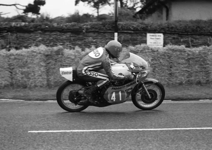 Framed Print : Roger Sutcliffe (Yamaha) 1977 Junior TT Framed Print : Roger Sutcliffe (Yamaha) 1977 Junior TT