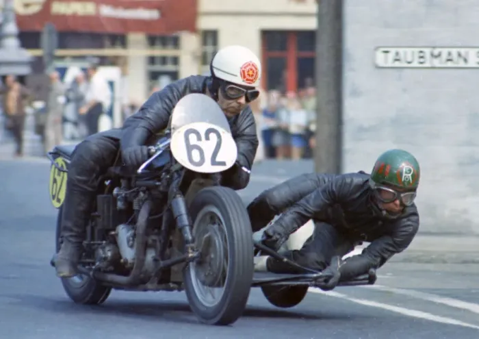 Framed Print : Ron Cave & Rs Osborne (Triumph) 1970 Sidecar 750 TT