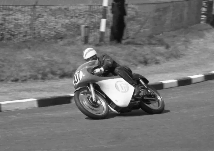 Framed Print : Ron Chandler (AJS) 1963 Junior Manx Grand Prix