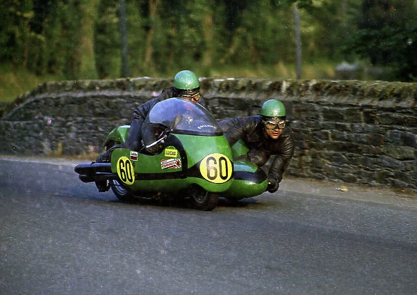 Ron Coxon Francis Knights Triumph 1971 Sidecar TT