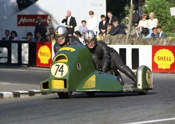 Ron Glover & John Pennington (Norton) 1968 750cc Sidecar TT