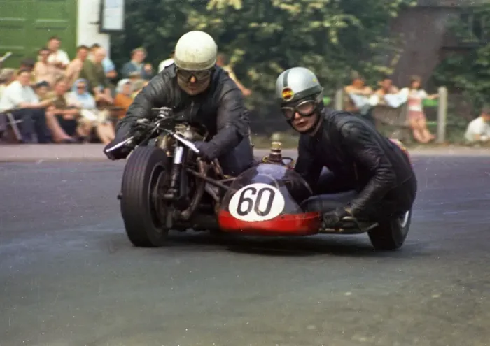 Framed Print : Ron Glover and John Pennington (Norton) 1967 Sidecar 750 TT Framed Print : Ron Glover and John Pennington (Norton) 1967 Sidecar 750 TT
