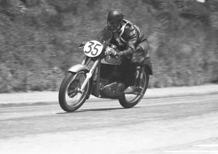 Framed Print : Ron Jerrard (Norton) 1953 Senior Clubman TT Framed Print : Ron Jerrard (Norton) 1953 Senior Clubman TT