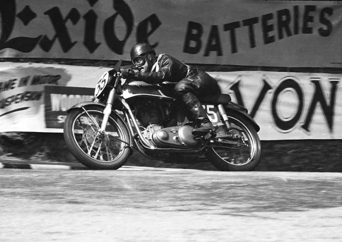 Framed Print : Ron Jerrard (Norton) 1953 Senior Clubman TT Framed Print : Ron Jerrard (Norton) 1953 Senior Clubman TT