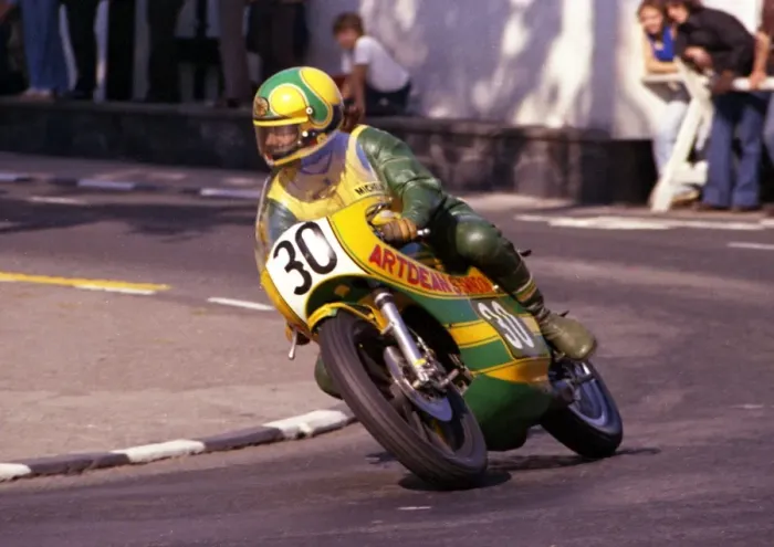 Framed Print : Ron Rowlands (Artdean Yamaha) 1975 Lightweight Manx Grand Prix
