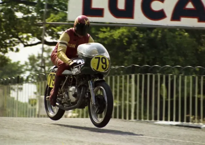 Framed Print : Ron Wittich (Egli Vincent) 1971 Senior TT Framed Print : Ron Wittich (Egli Vincent) 1971 Senior TT